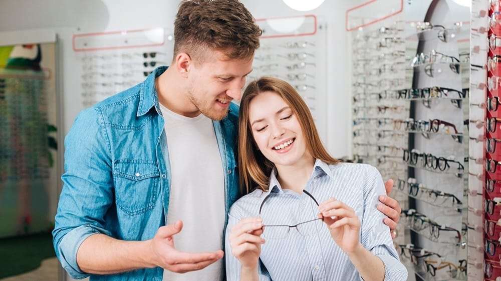 ambiente prazeroso das óticas modernas 