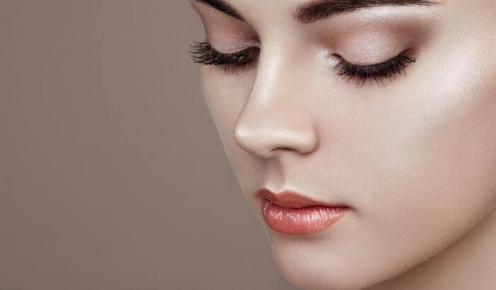 Rosto quadrado feminino