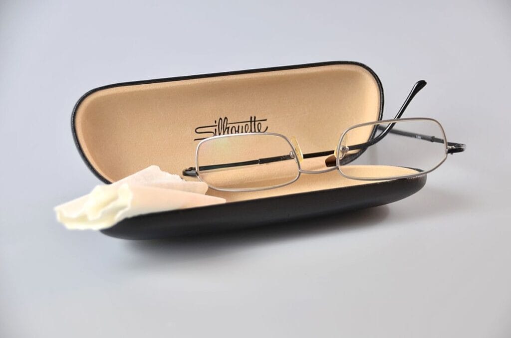 Eyeglasses repair kit